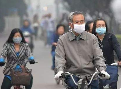 凯发k8：空旷场地散步跑步可以不戴口罩