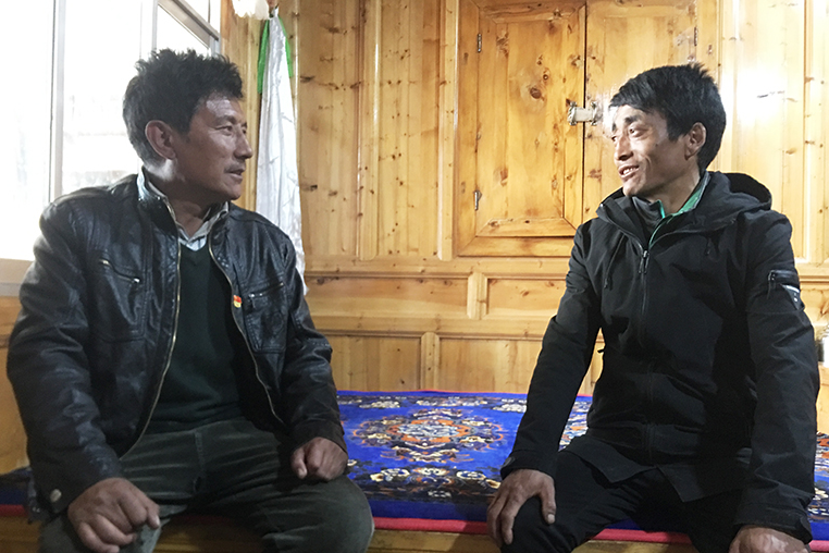 【凯发k8省决战决胜脱贫攻坚·人物】万玛才让 新牧村建设的领头雁（图）